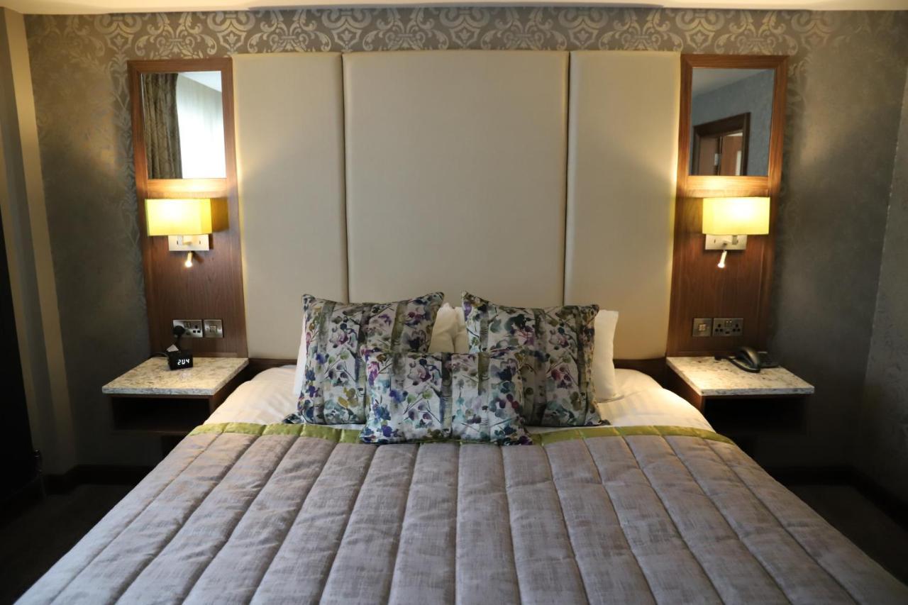 The Valley Hotel & Carriage Gardens Fivemiletown Экстерьер фото