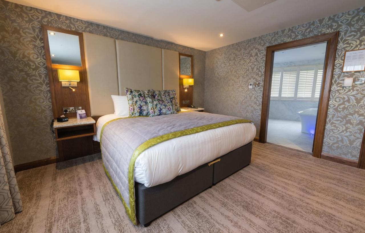 The Valley Hotel & Carriage Gardens Fivemiletown Экстерьер фото
