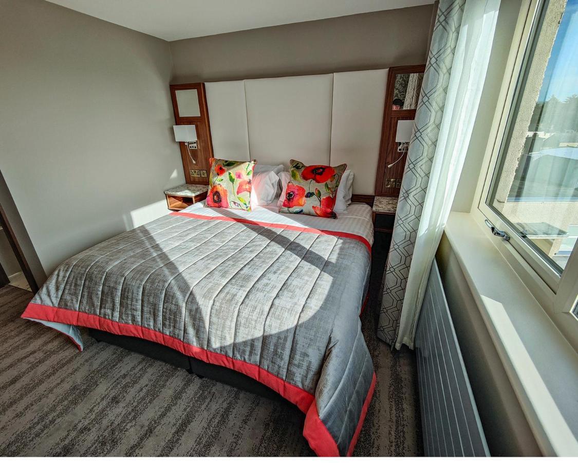 The Valley Hotel & Carriage Gardens Fivemiletown Экстерьер фото