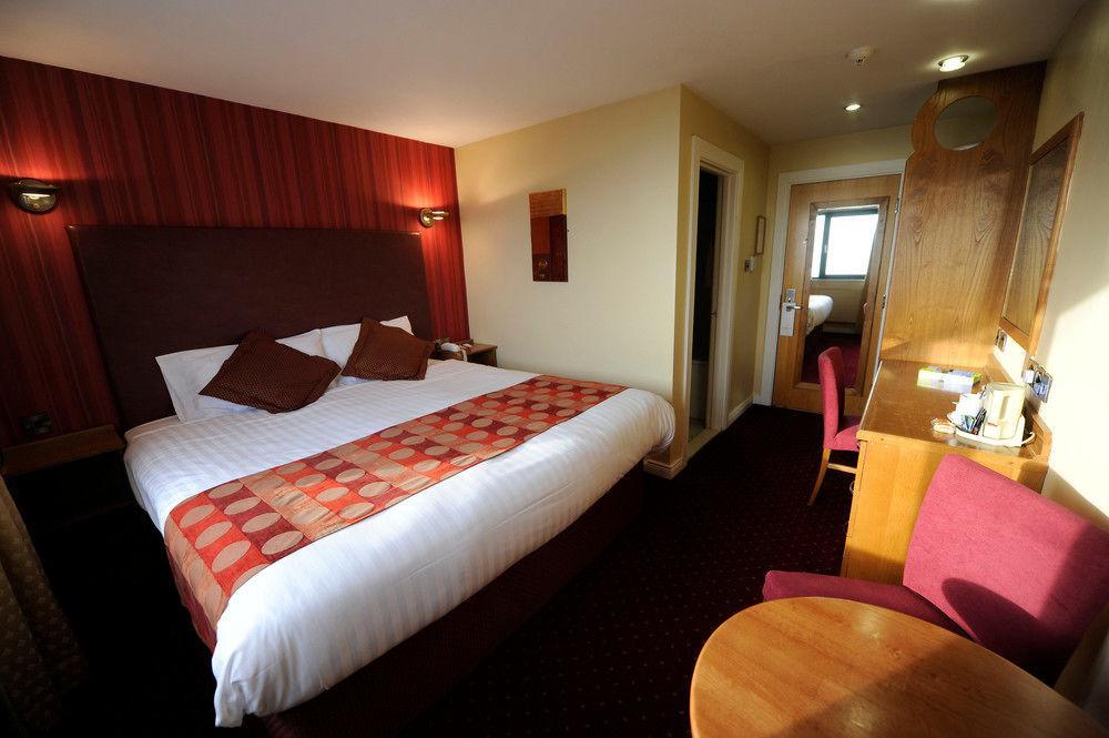 The Valley Hotel & Carriage Gardens Fivemiletown Экстерьер фото