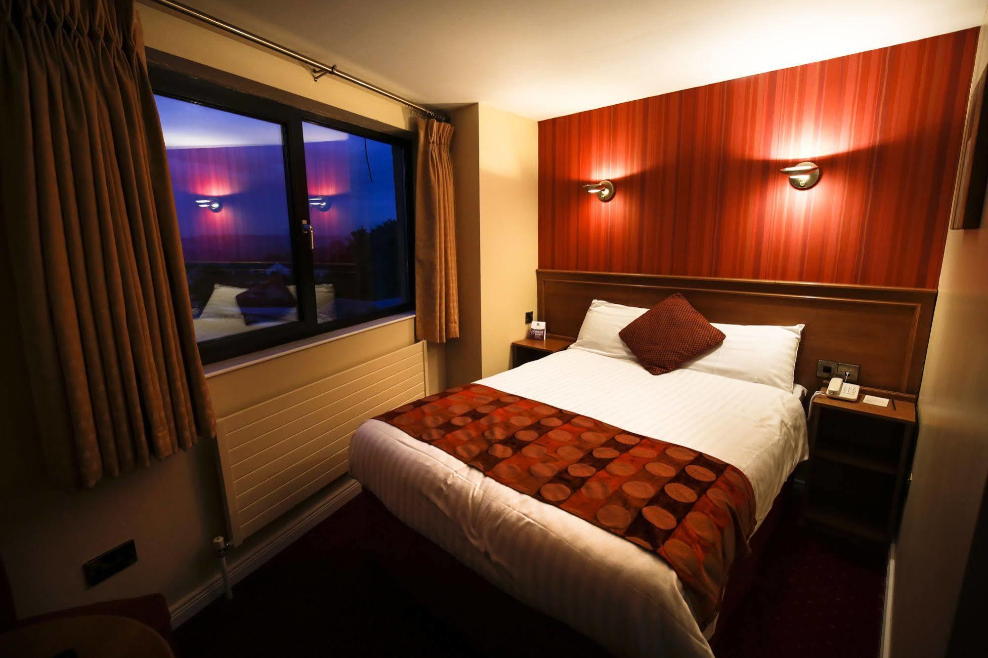 The Valley Hotel & Carriage Gardens Fivemiletown Экстерьер фото